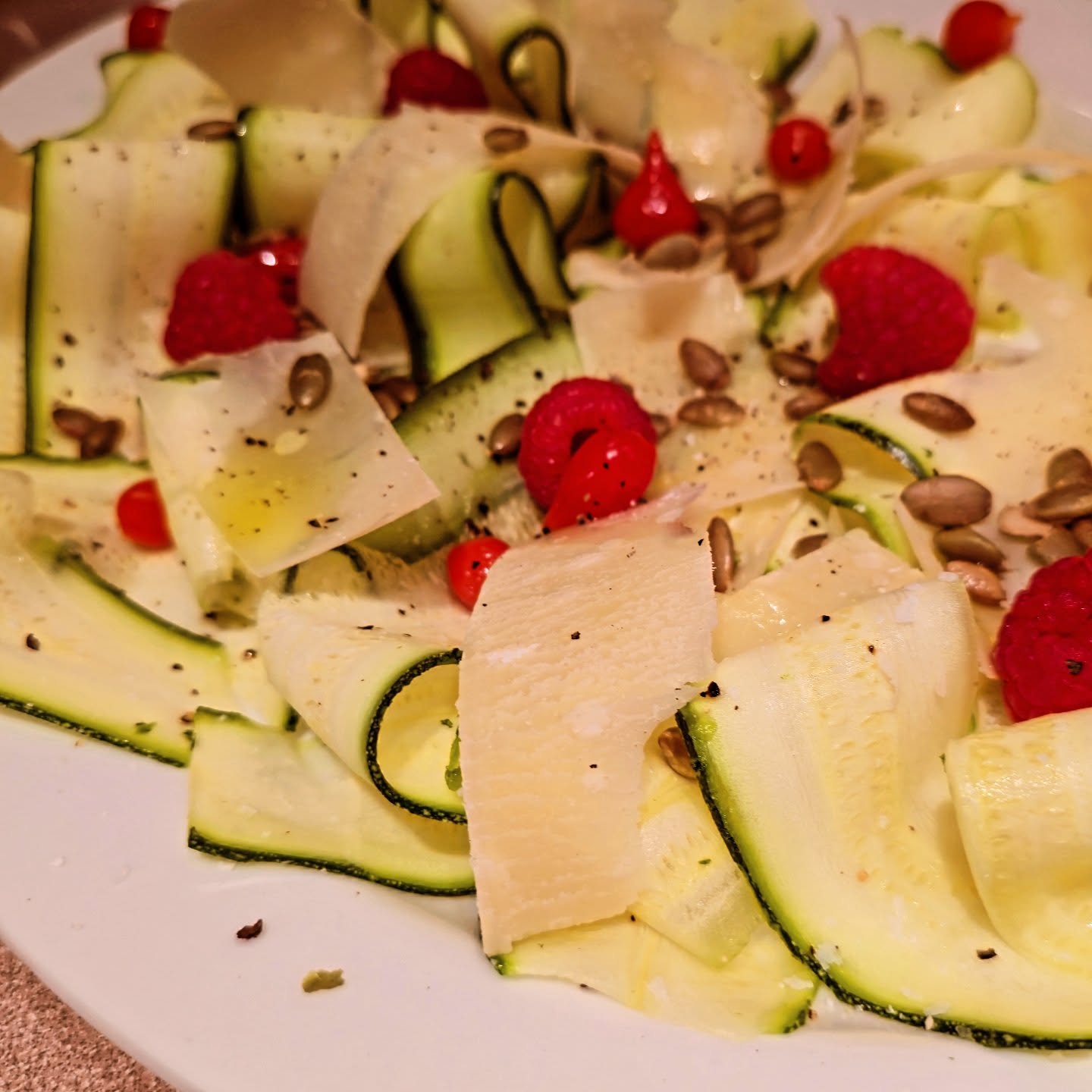 You know it is summer in the kitchen when a simple zucchini carpaccio with some parmesan cheese and olive oil tastes so amazing 

#madefromscratch #madewithlove #summerfood #personalchef #seasonal #local #madeindc #zucchini #parmesan #organicfood #localfood #eatyourveggies #timetoeatbetter #savornaturalfresh