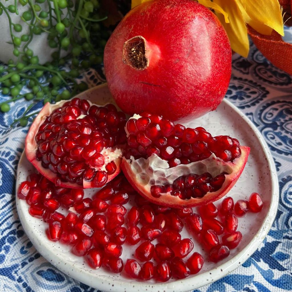 pomegranate-and-seeds-s | Palette Dome Cuisine Pomegranate for Rosh Hashanah Palette Dome Cuisine